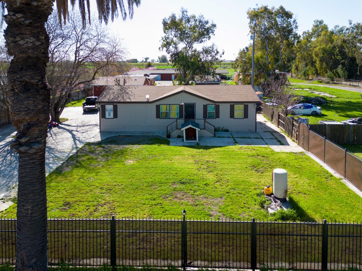Photo of 2130 E Las Palmas Ave in Patterson, CA