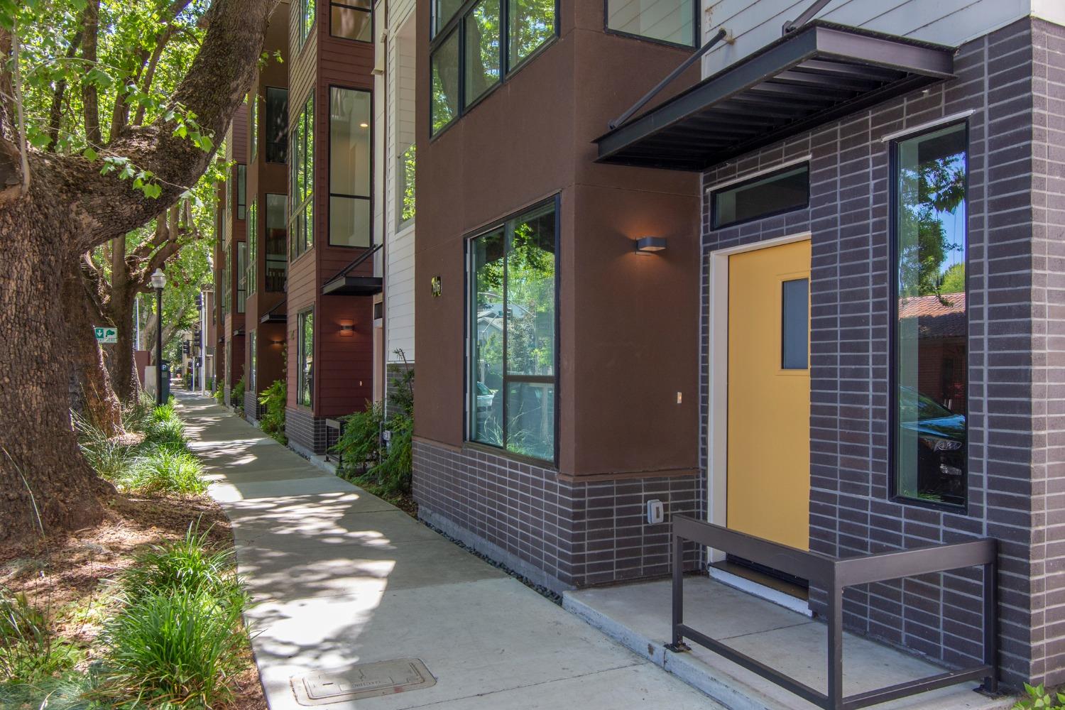 Photo of 1816 5th St in Sacramento, CA