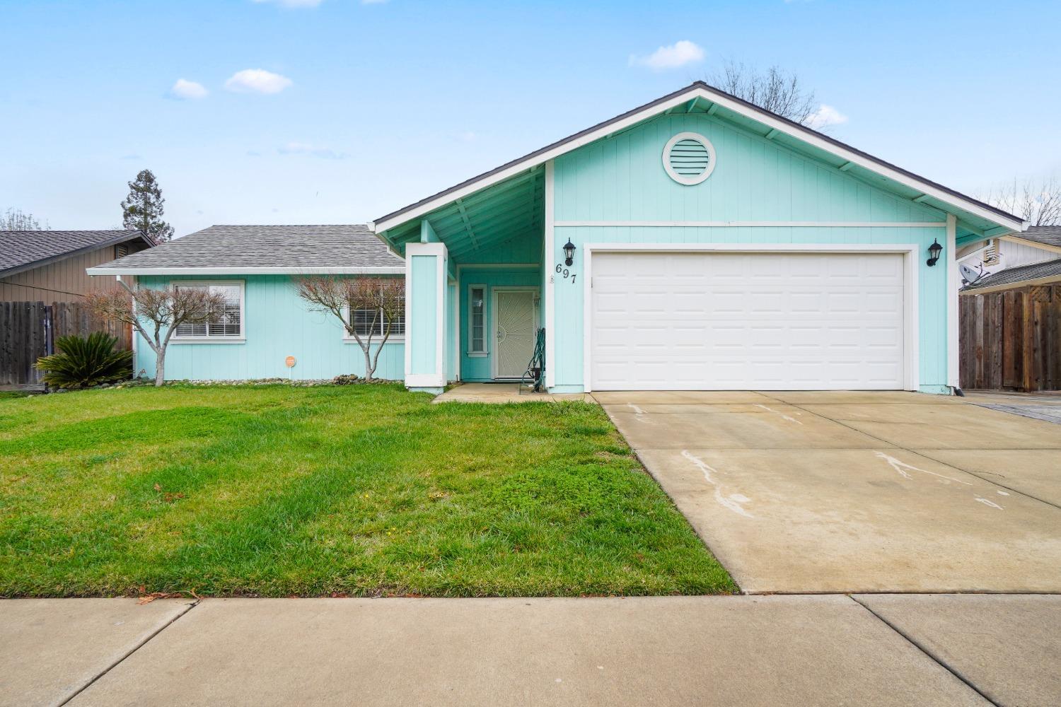 Photo of 697 Germaine Dr in Galt, CA