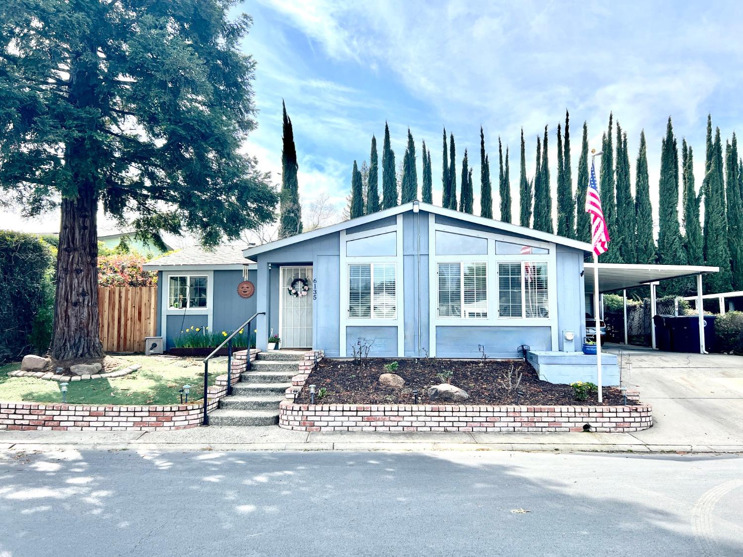 Photo of 6135 Blucher Ln in Citrus Heights, CA