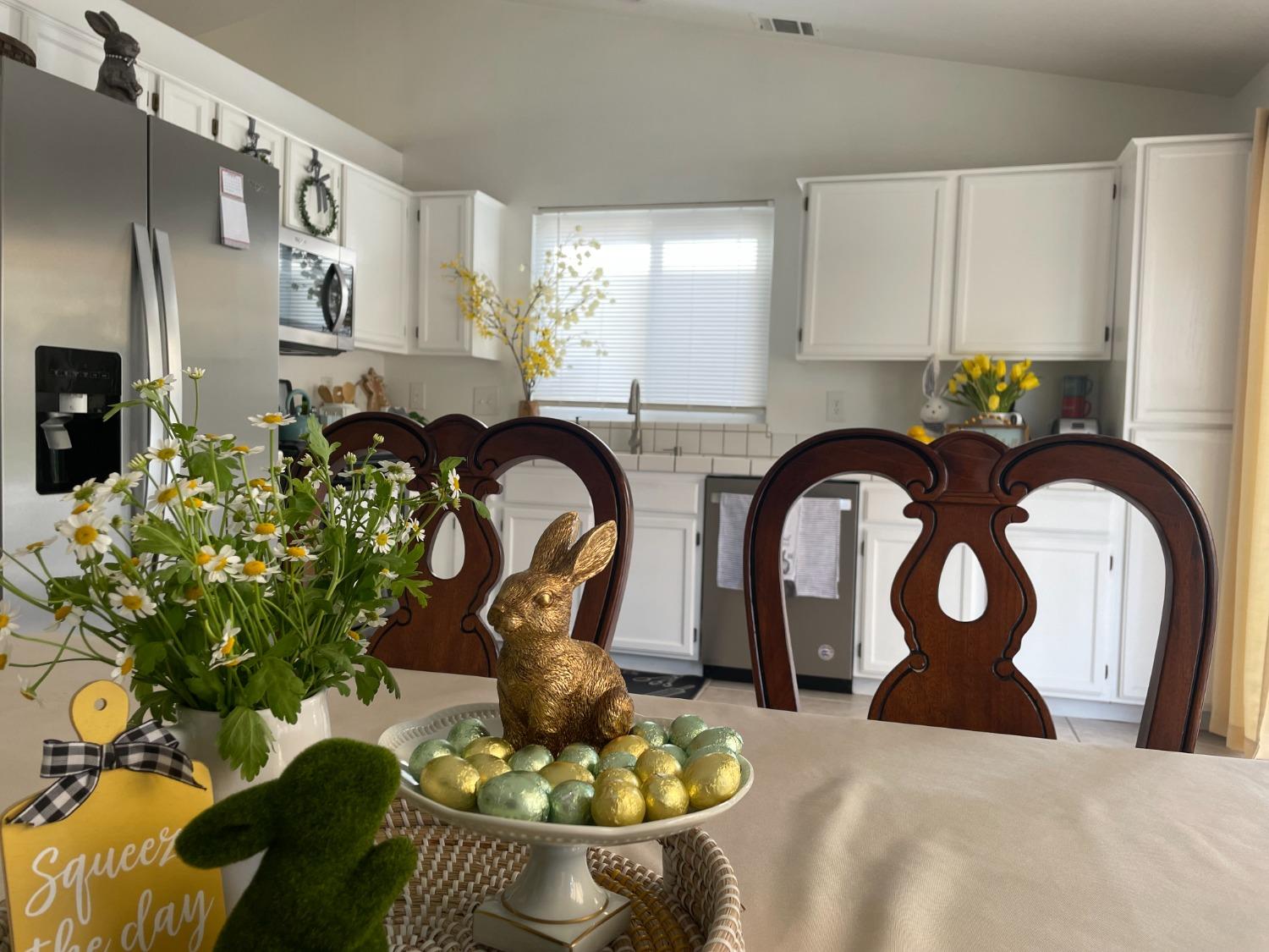 ***SPRING INTO YOUR DREAM HOME***  Enjoy your sanctuary in the midst of hustle & bustle of Elk Grove