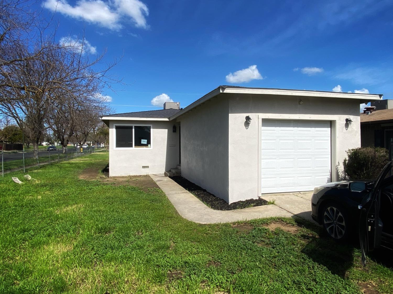 Photo of 761 W 9th St in Merced, CA
