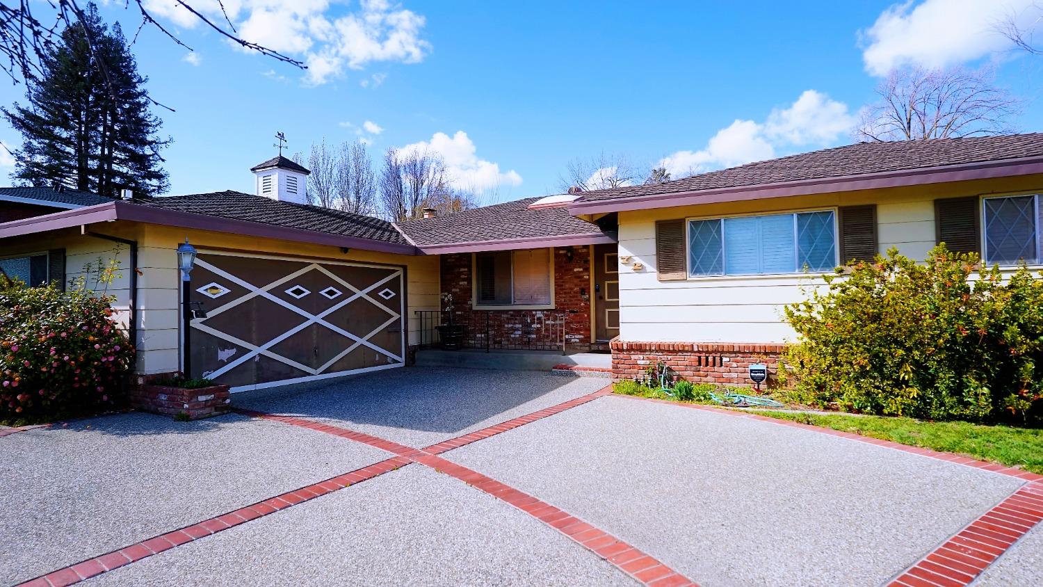 Photo of 72 Springbrook Cir in Sacramento, CA