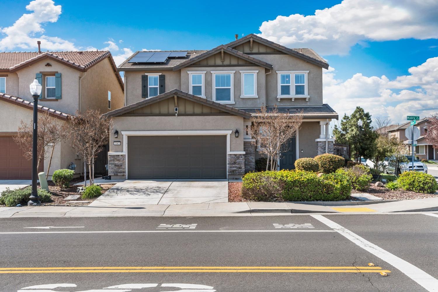 Welcome to this Natomas gem! A newer home built in 2016 and looks almost BRAND NEW!!  Pull into the 