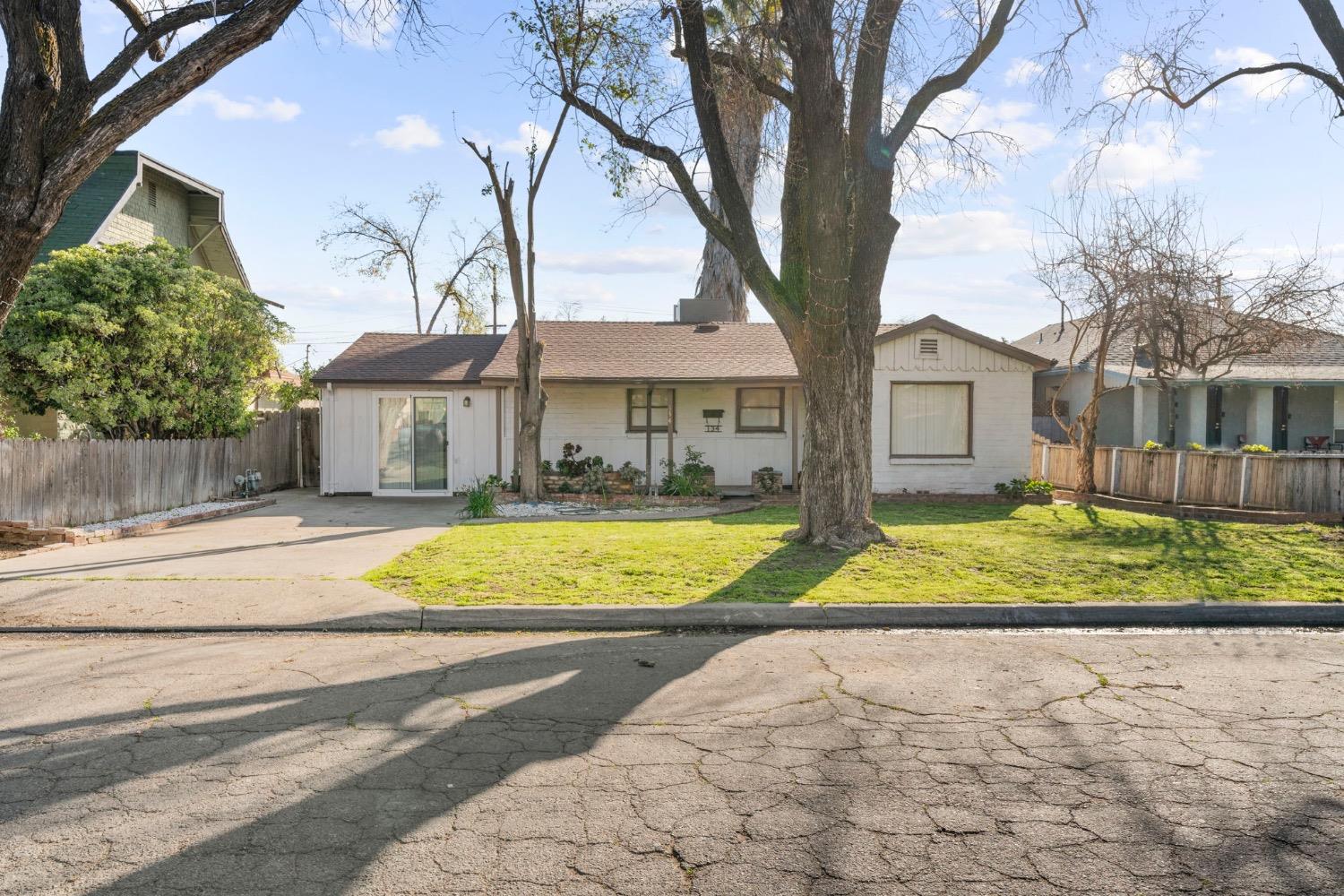 Detail Gallery Image 4 of 20 For 134 Severin Ave, Modesto,  CA 95354 - 3 Beds | 1 Baths