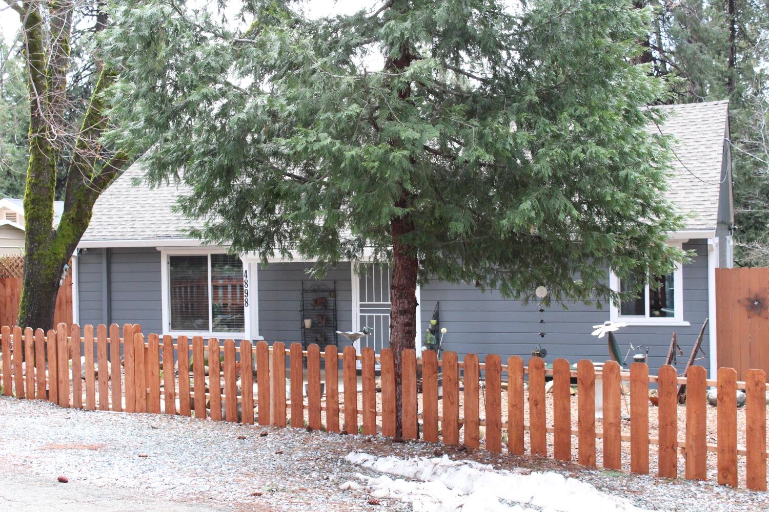 Photo of 4898 Cedar Dr in Camino, CA