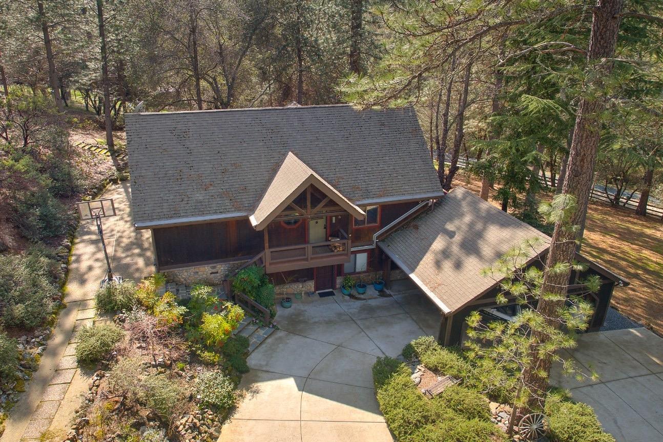 Photo of 1025 Cerro Vista Dr in Applegate, CA