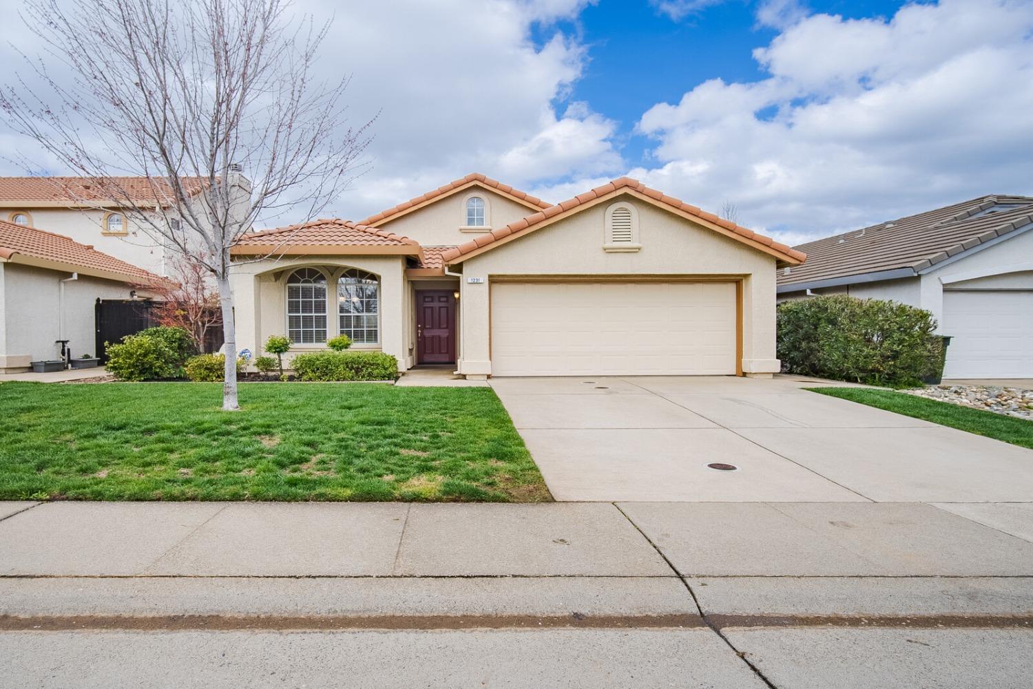 Photo of 1231 Arbor Dr in Roseville, CA