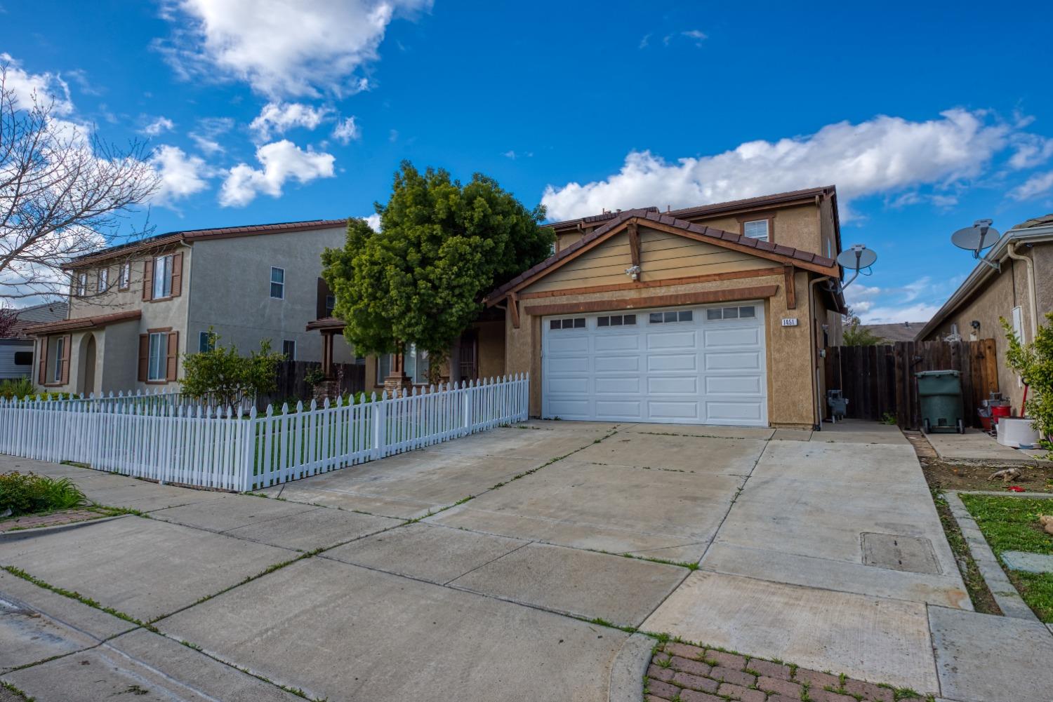 Photo of 1451 Nubian St in Patterson, CA
