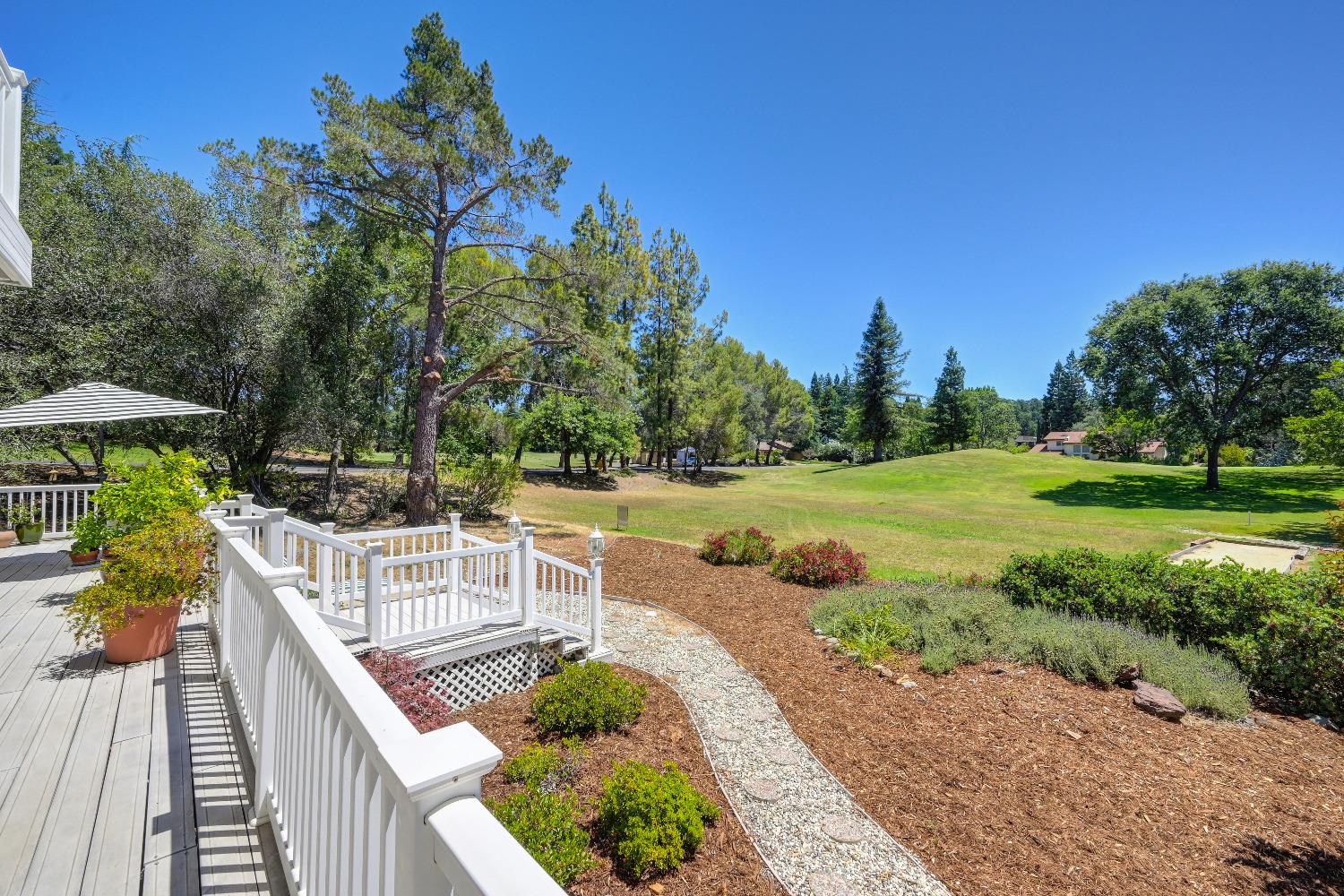 Photo of 14989 Lago Dr in Rancho Murieta, CA