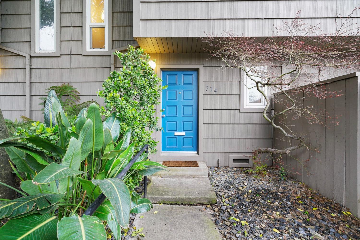 Photo of 714 Commons Dr in Sacramento, CA