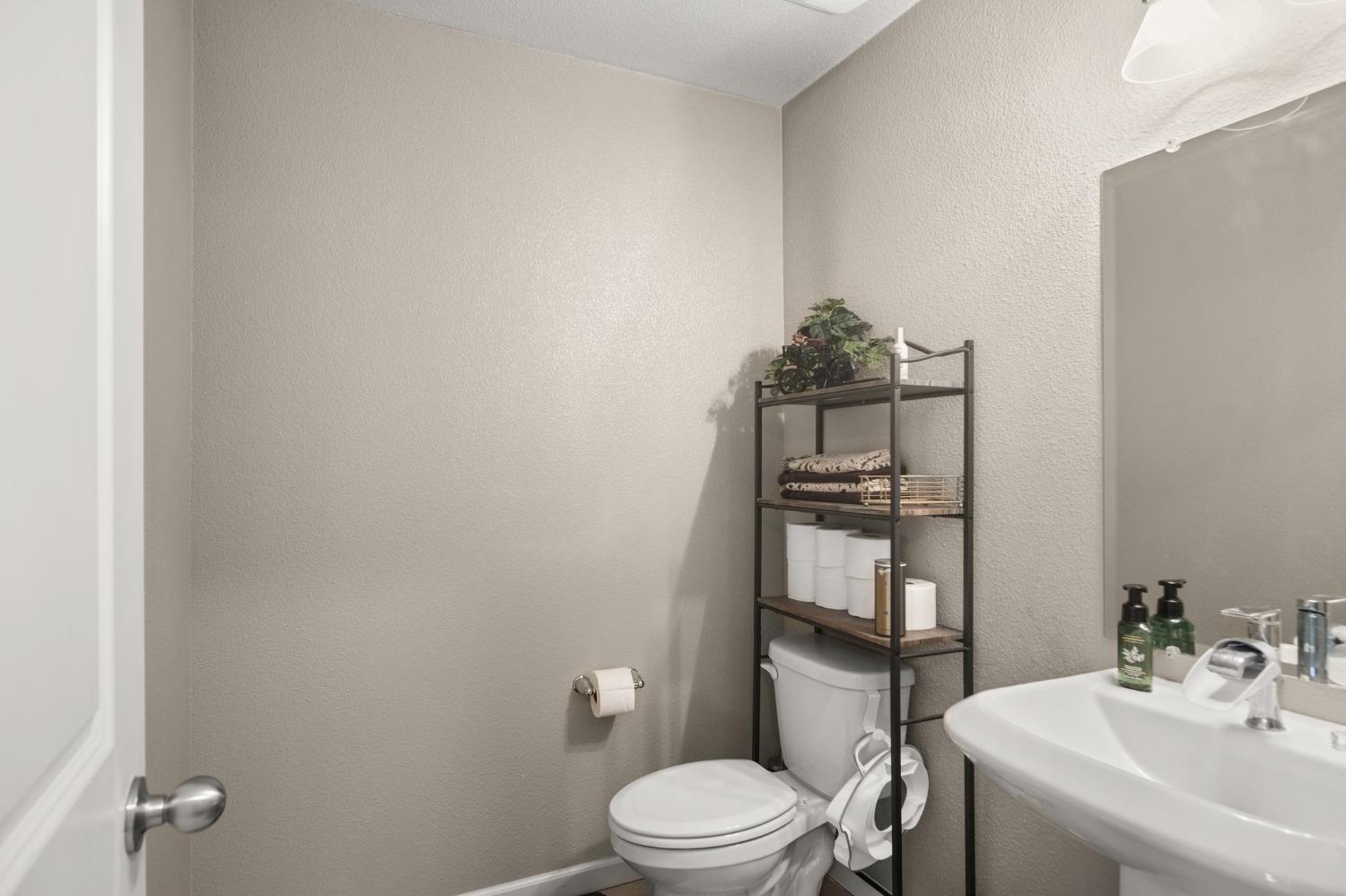 Detail Gallery Image 15 of 31 For 252 San Lorenzo St, Los Banos,  CA 93635 - 5 Beds | 3/1 Baths
