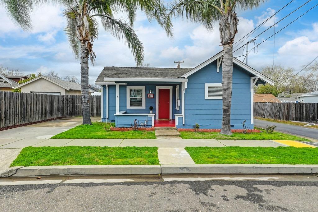Photo of 307 Hill Ave in Roseville, CA
