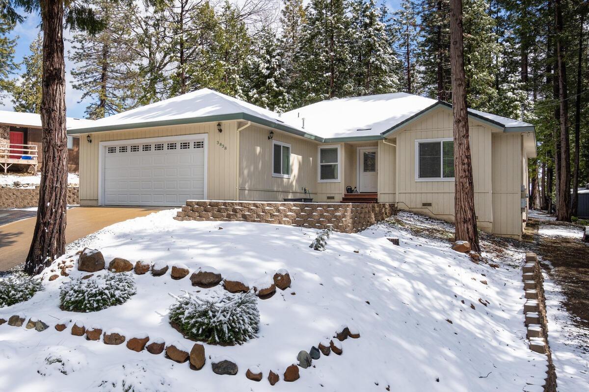 Photo of 3838 Garnet Rd in Pollock Pines, CA