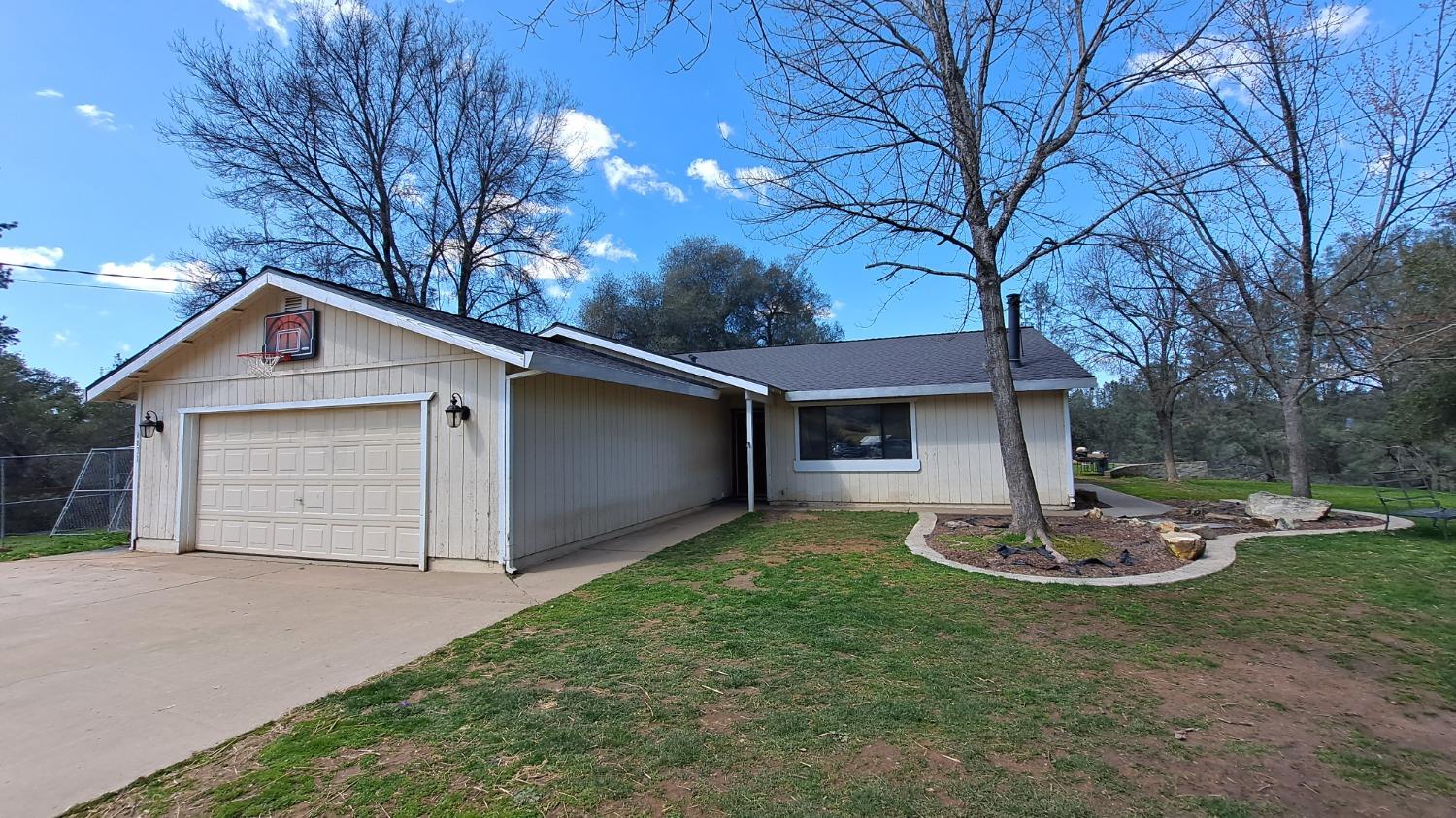 Photo of 4831 Ringold Rd in Diamond Springs, CA