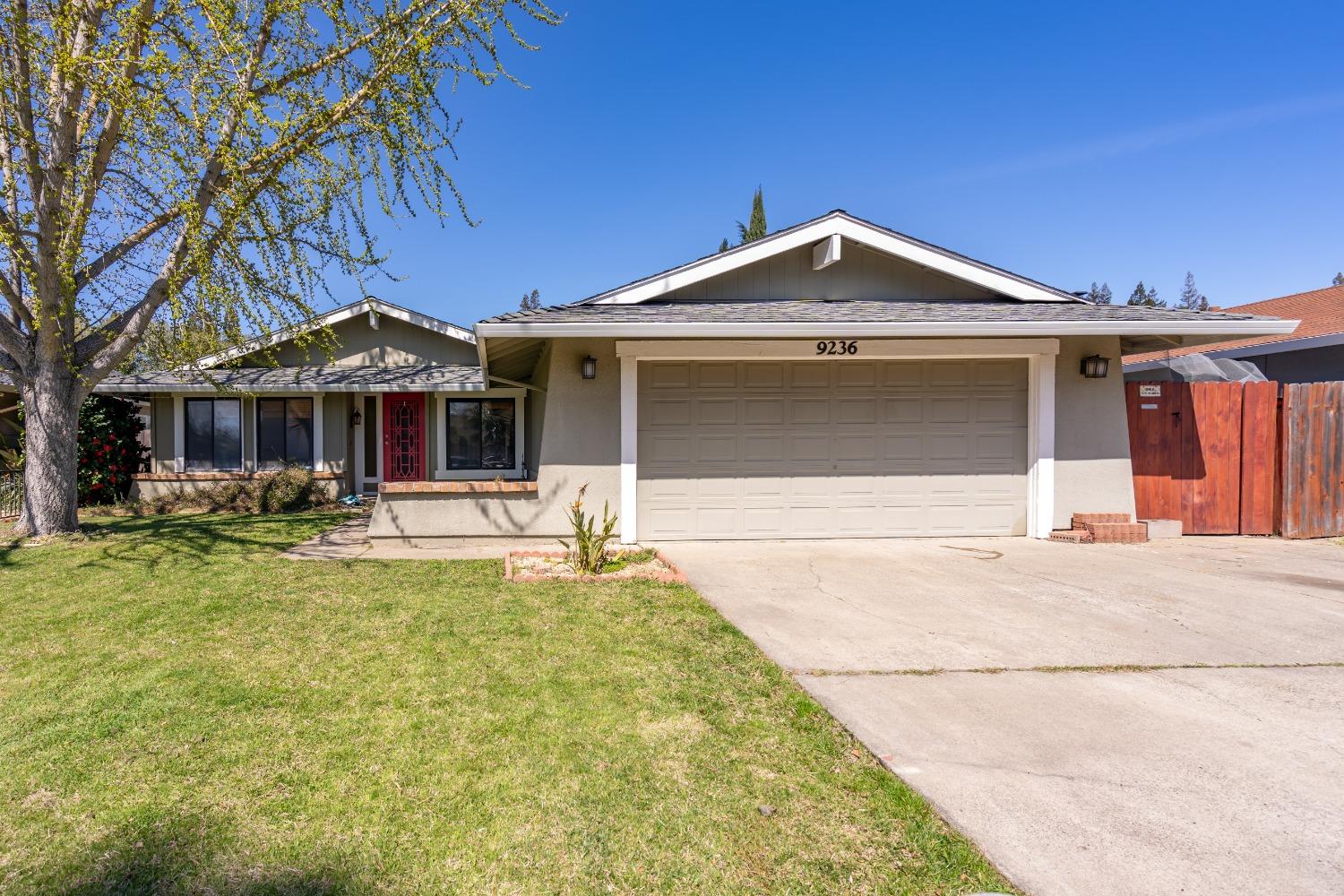 Photo of 9236 Premier Wy in Sacramento, CA