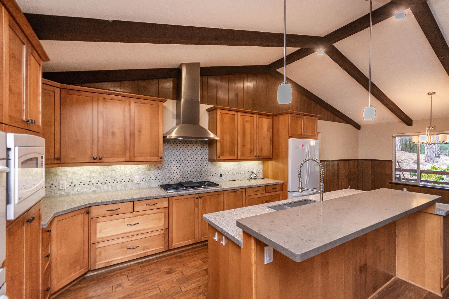 Detail Gallery Image 13 of 52 For 14221 Renmar Ct, Grass Valley,  CA 95945 - 4 Beds | 2/1 Baths