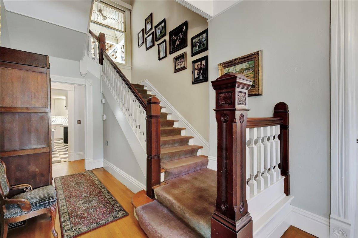 Detail Gallery Image 8 of 97 For 403 Neal St, Grass Valley,  CA 95945 - 4 Beds | 2/1 Baths