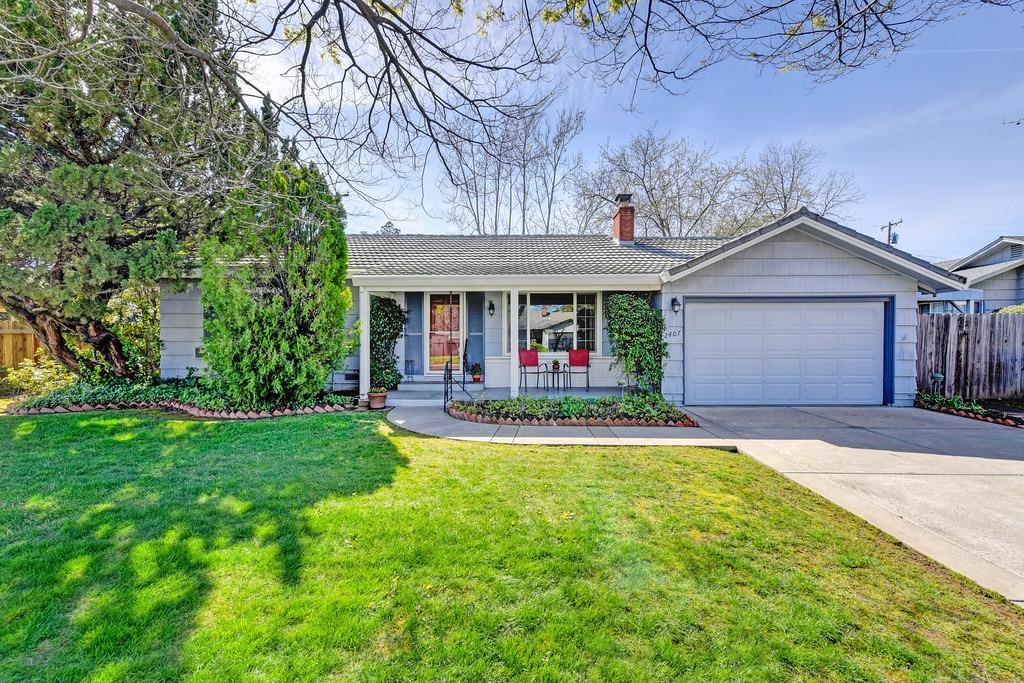 Photo of 2407 Brentwood Rd in Sacramento, CA