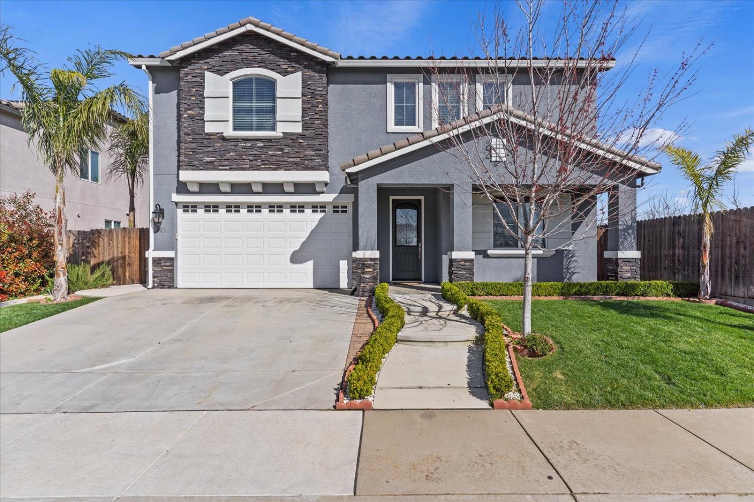Photo of 841 Buckingham Dr in Yuba City, CA