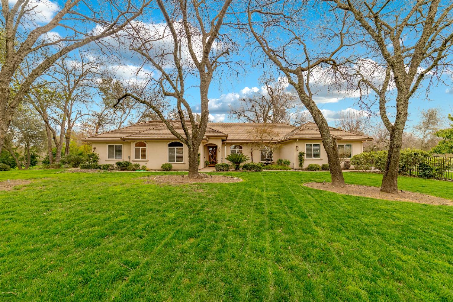 Photo of 6980 Horseshoe Bar Rd in Loomis, CA