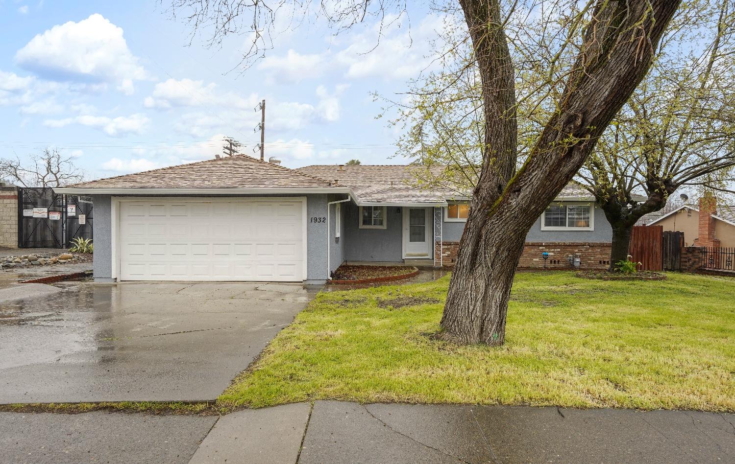 Photo of 1932 Bell St in Sacramento, CA