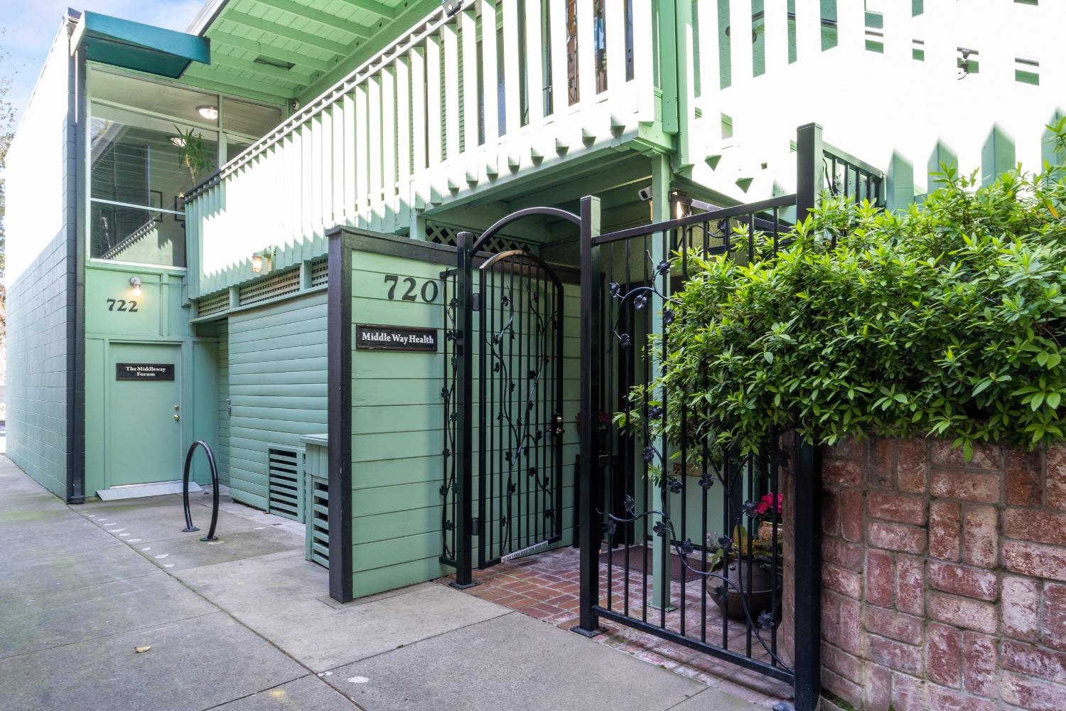 Photo of 716 Alhambra Blvd in Sacramento, CA