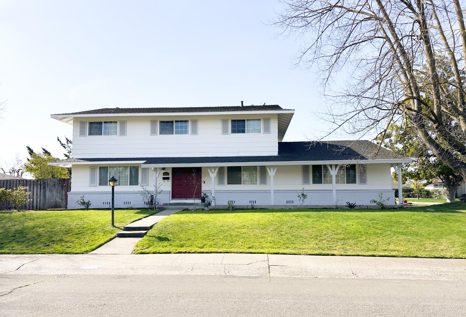 Photo of 5824 Annrud Wy in Sacramento, CA