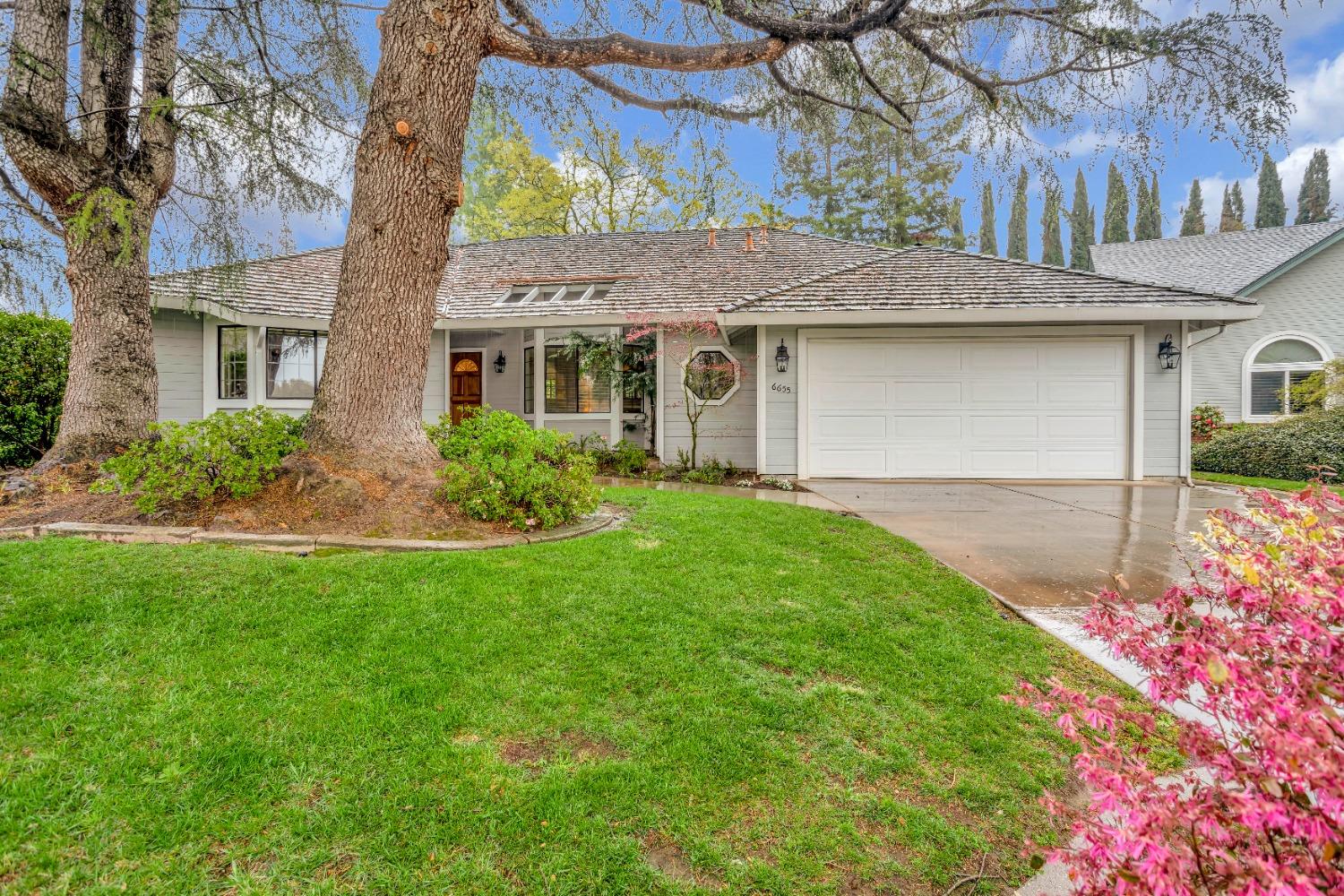 Photo of 6655 Spurlock Wy in Sacramento, CA