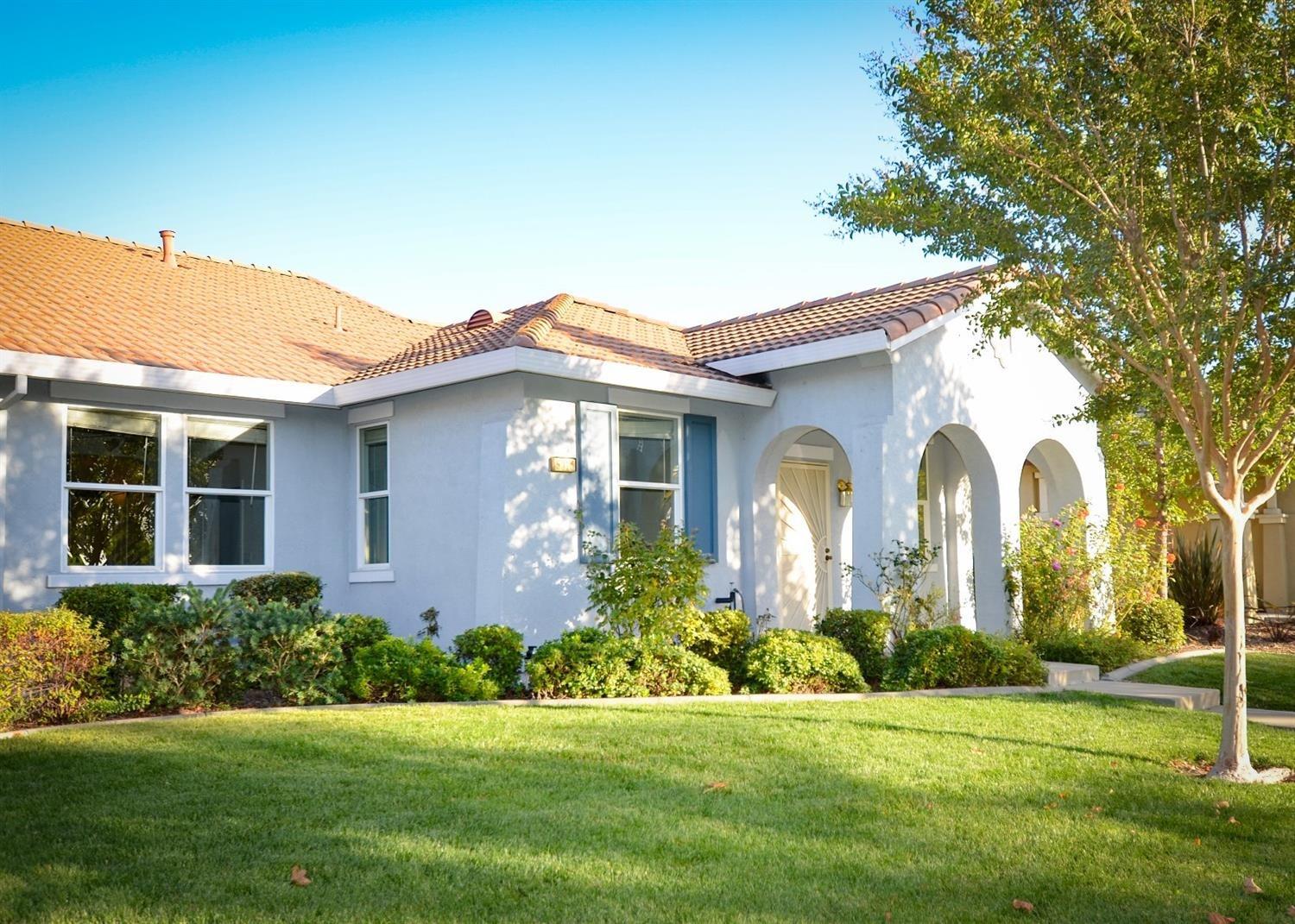 Photo of 5812 Northborough Dr in Sacramento, CA