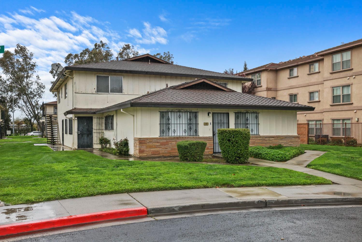 Photo of 2911 Toyon Dr #2 in Stockton, CA