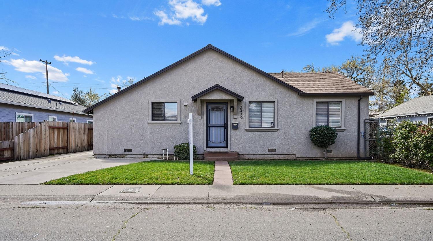 Photo of 3230 34th Ave in Sacramento, CA