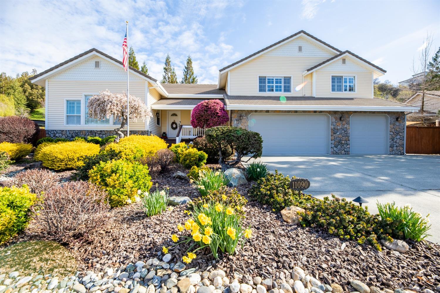 Photo of 11090 Sunrise Ridge Cir in Auburn, CA