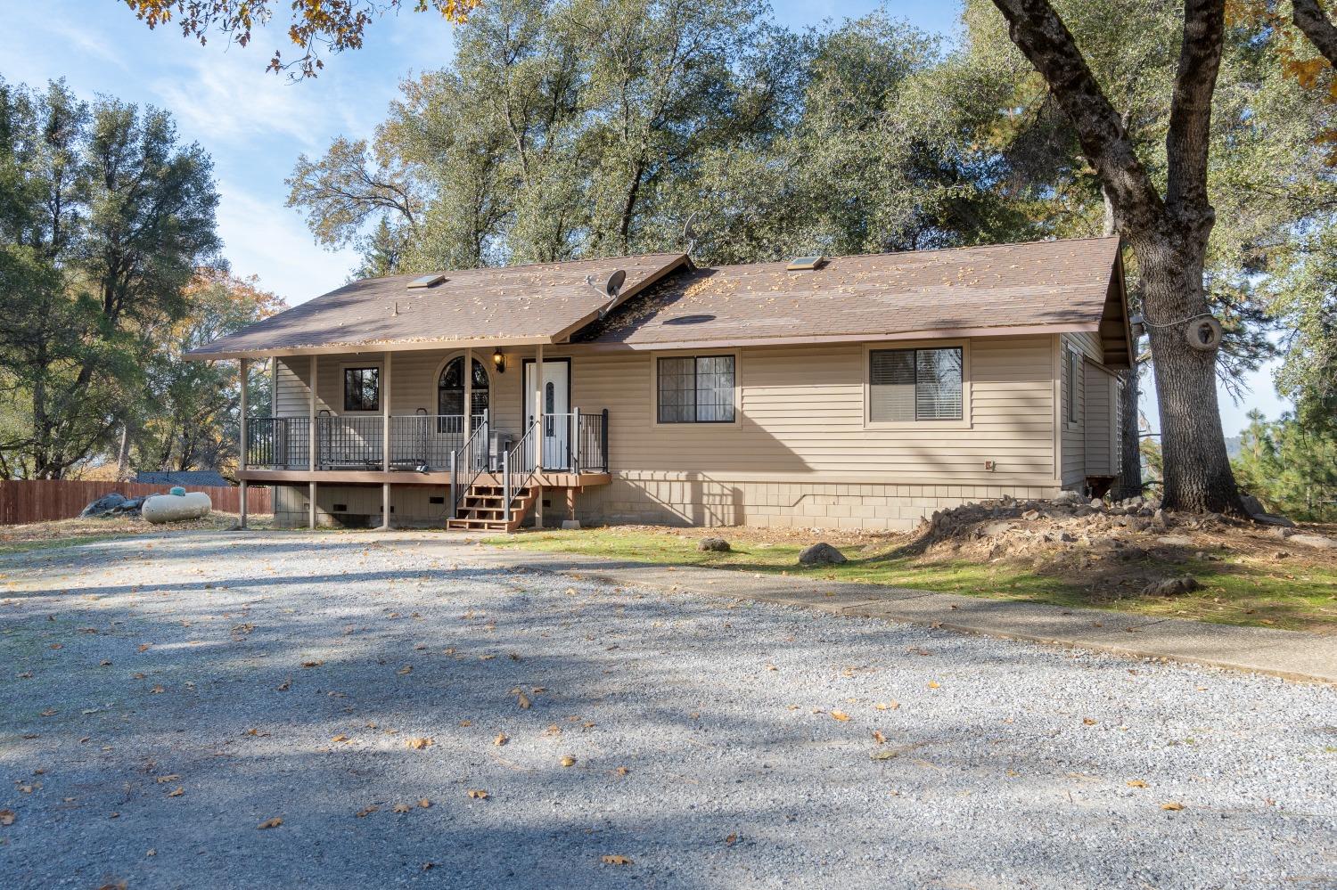Photo of 5401 Oak Leaf Cir in Placerville, CA