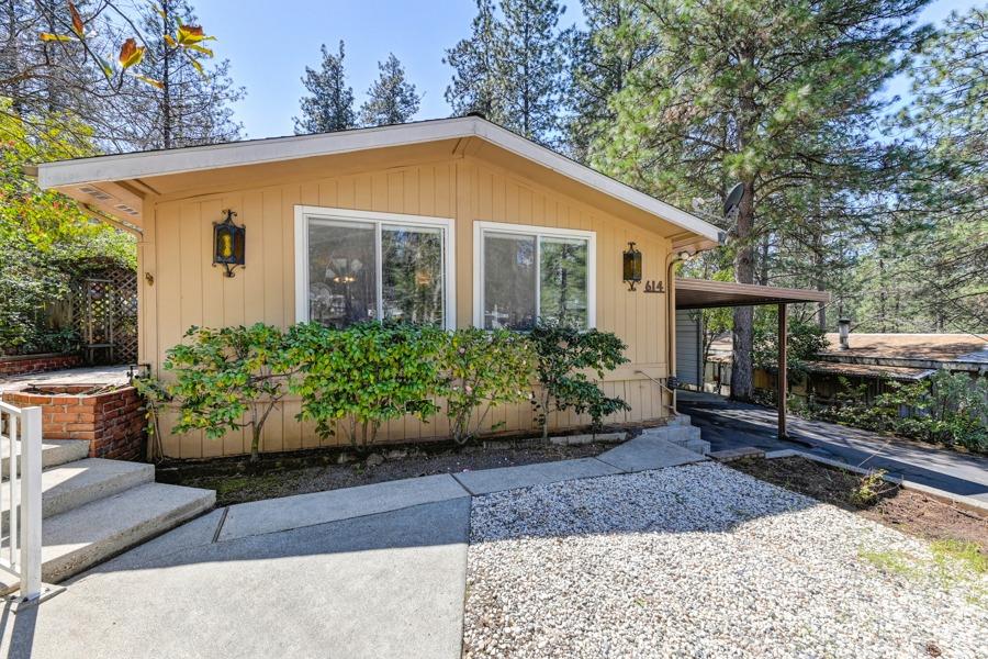 Photo of 614 Heather Glen Dr in Applegate, CA