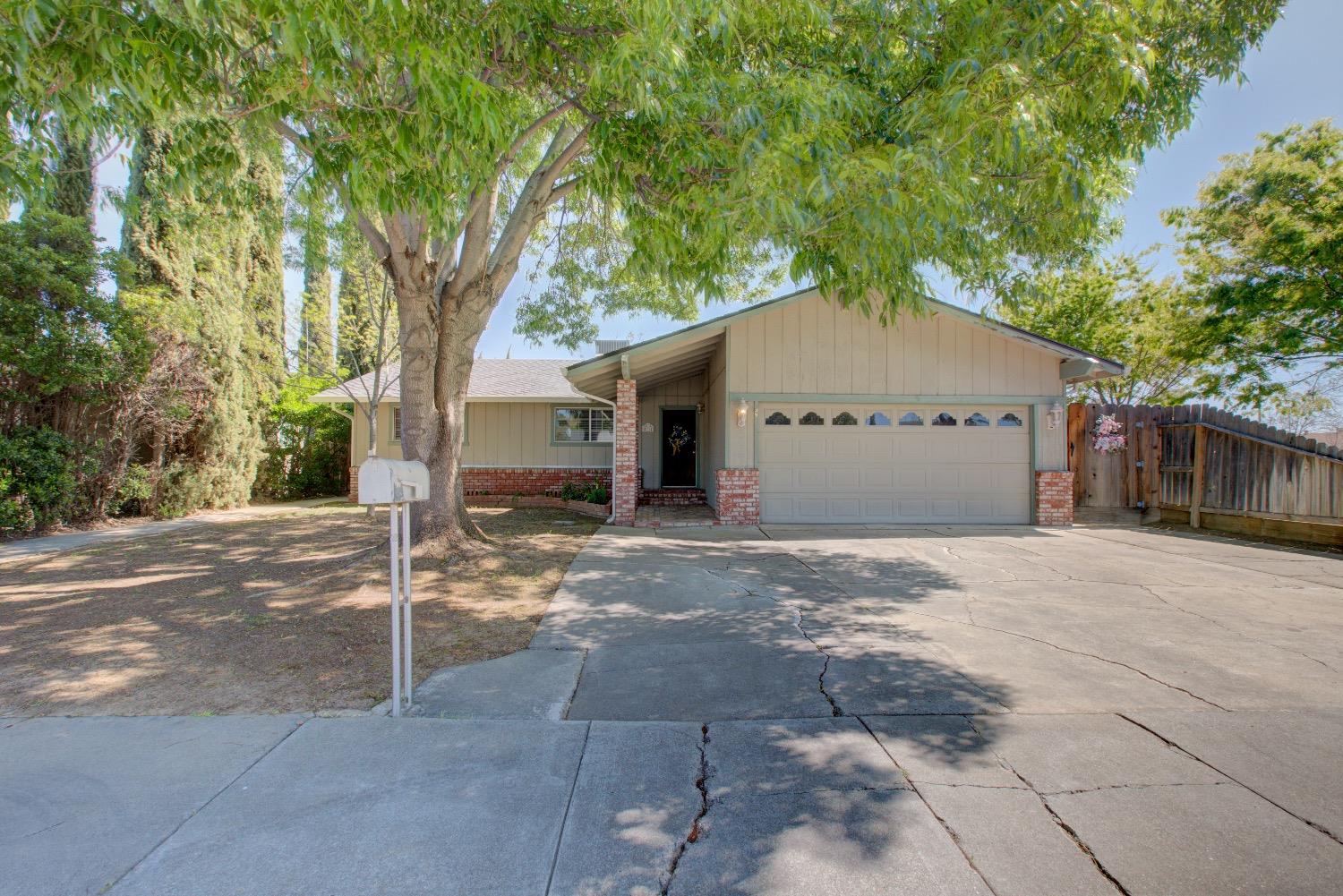 Detail Gallery Image 1 of 1 For 534 Lola Ln, Patterson,  CA 95363 - 3 Beds | 2 Baths