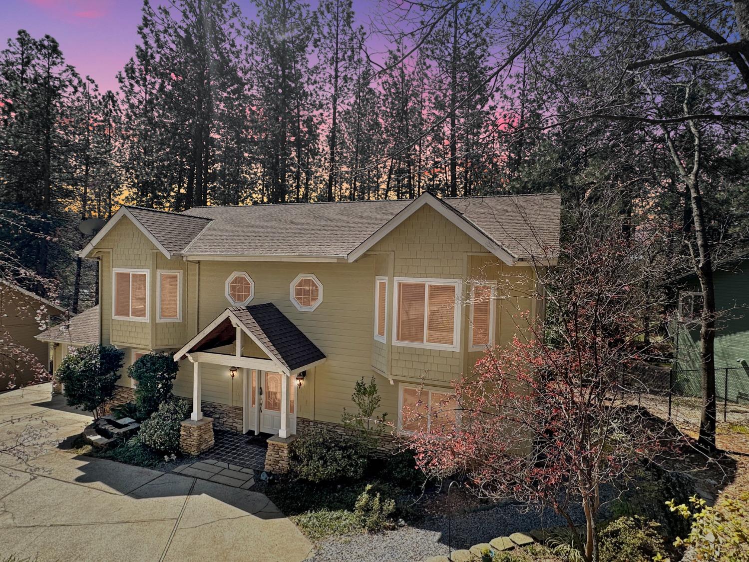 Photo of 10891 Lower Circle Dr in Grass Valley, CA