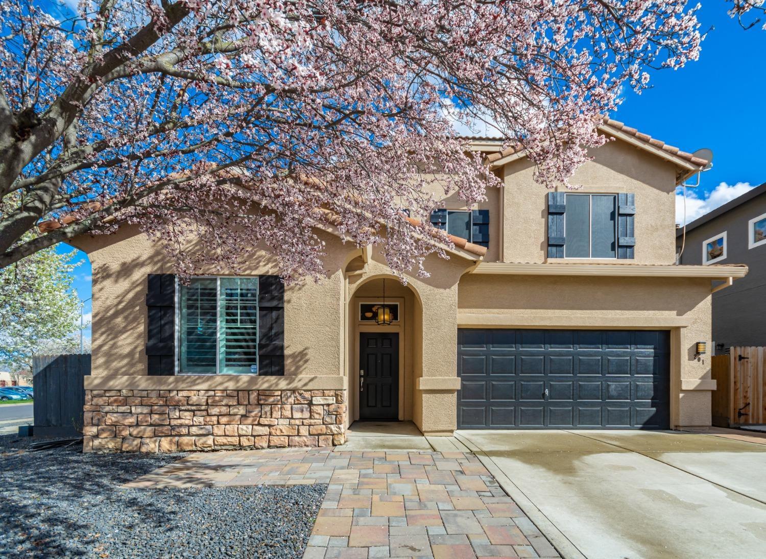 Photo of 201 Pinecrest Ct in Roseville, CA