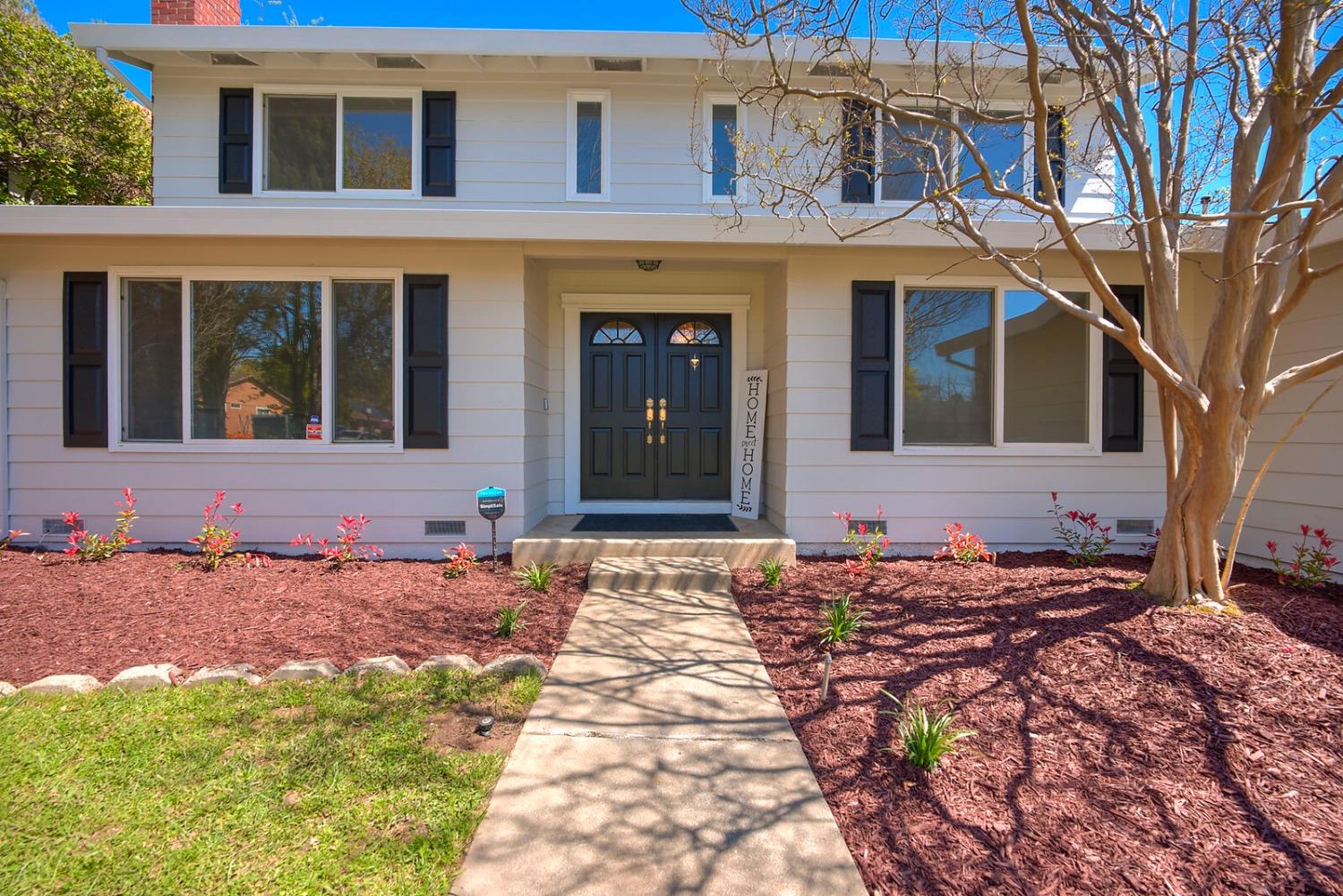 Photo of 4960 Olive Oak Wy in Carmichael, CA