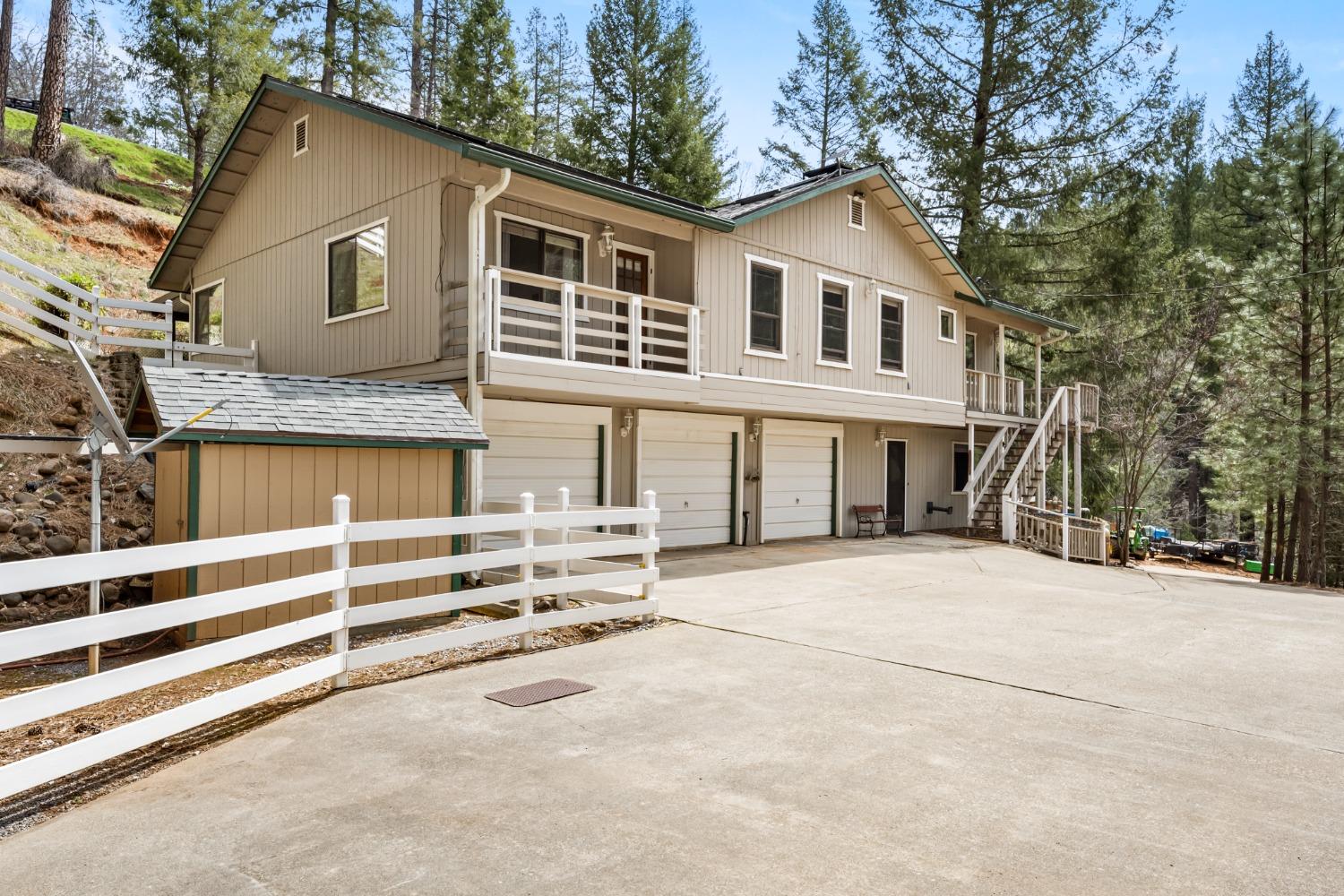 Photo of 3033 Pioneer Hill Rd in Placerville, CA