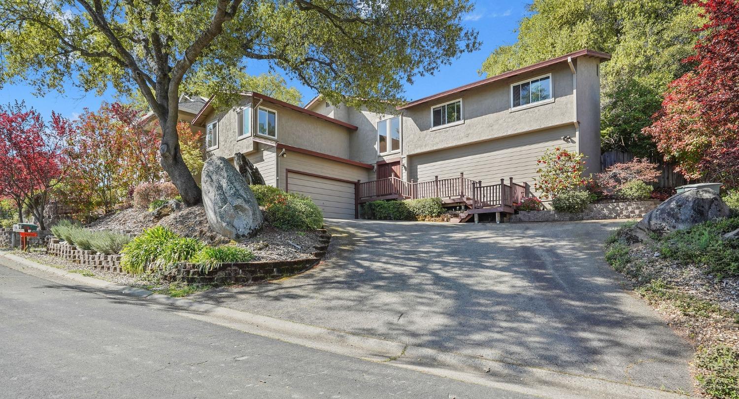 Photo of 3942 Horseshoe Cir in Loomis, CA