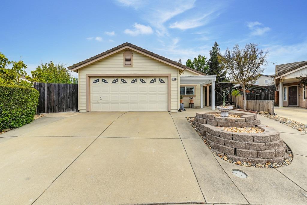 Detail Gallery Image 1 of 1 For 8456 Banyon Tree Ct, Elk Grove,  CA 95624 - 3 Beds | 2 Baths