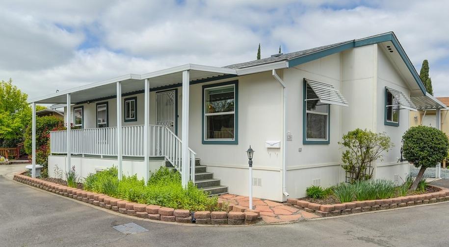 Photo of 120 Pine Ln in Folsom, CA