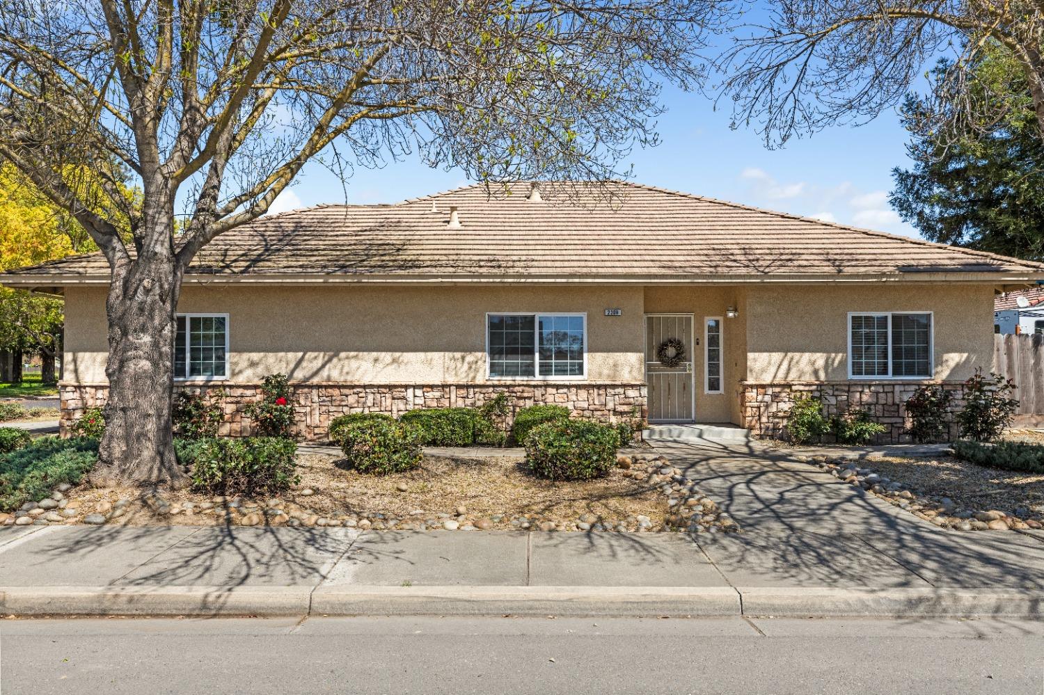 Detail Gallery Image 1 of 1 For 2209 Woodland Ave, Modesto,  CA 95358 - 3 Beds | 2 Baths
