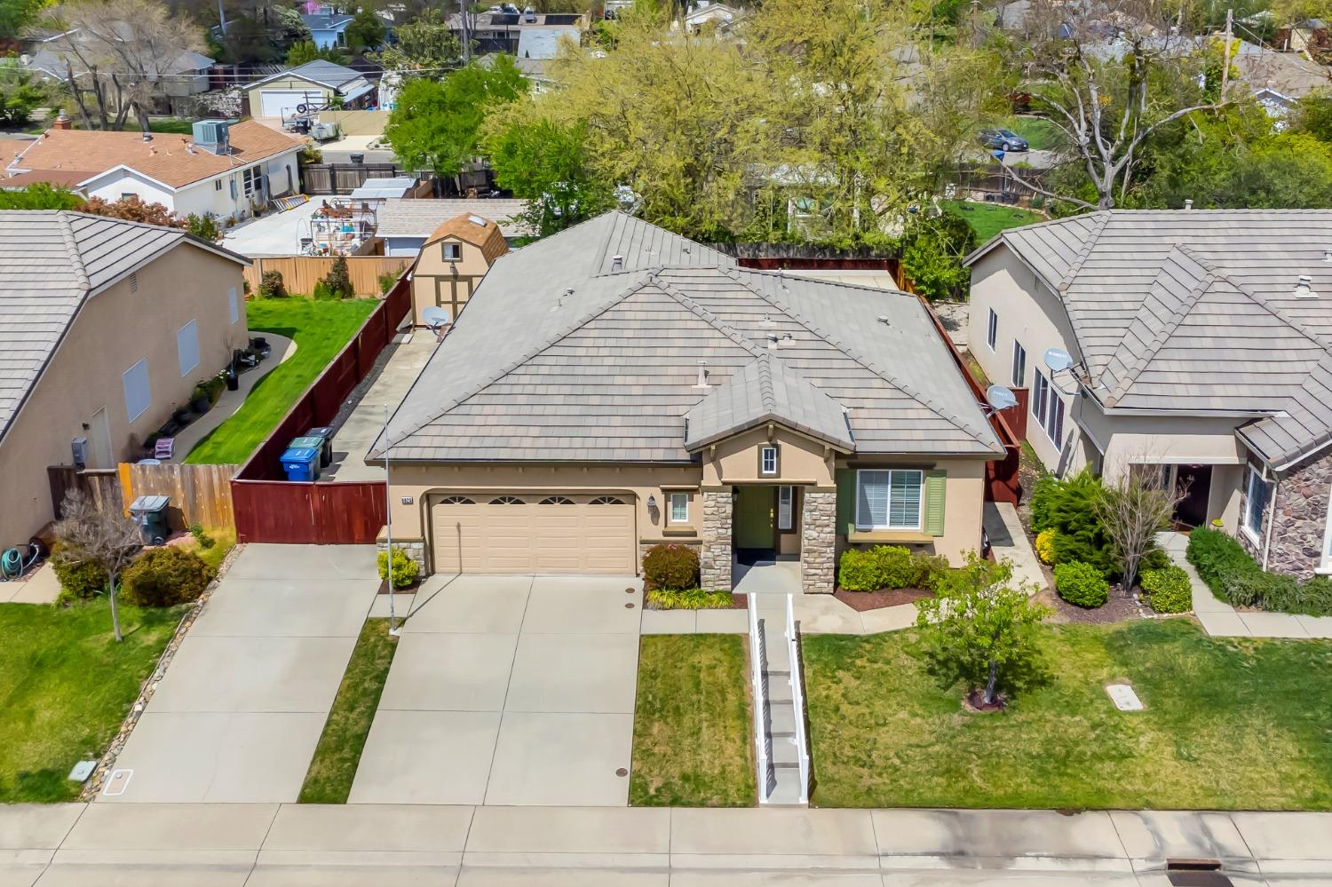 Detail Gallery Image 1 of 1 For 6025 Roswitha Ct, Carmichael,  CA 95608 - 3 Beds | 2 Baths