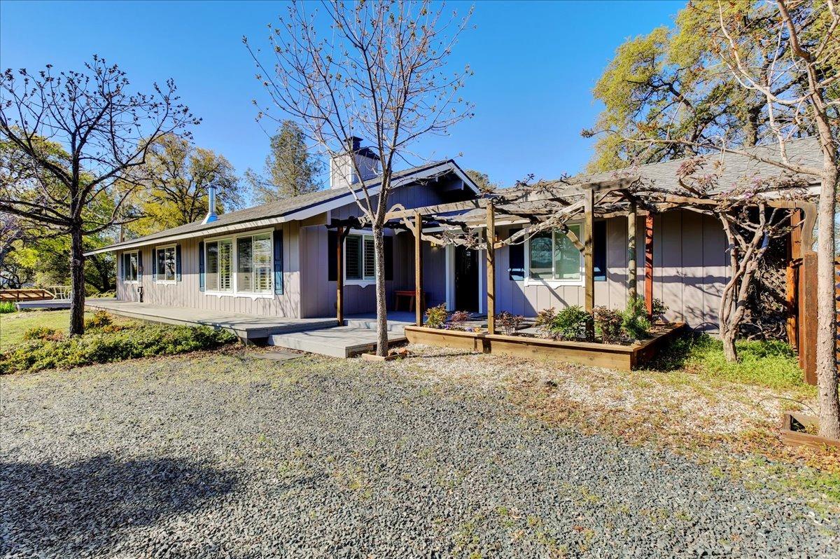 Photo of 19958 John Born Rd in Penn Valley, CA