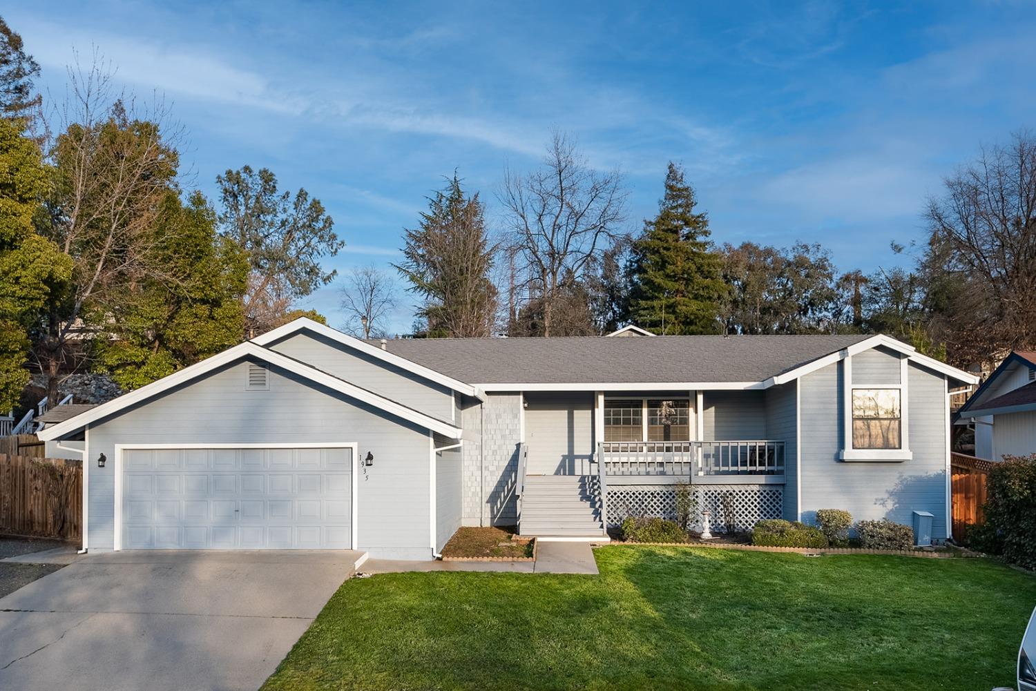Photo of 1935 Calloway Cir in Auburn, CA