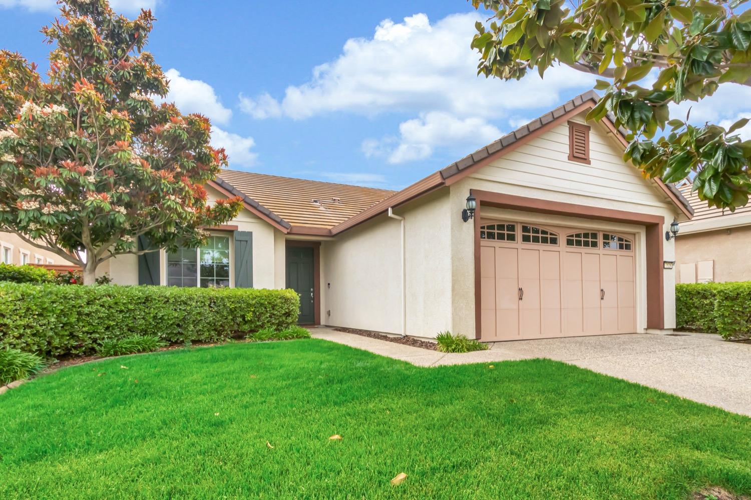 Photo of 7528 Abbey Cir in Elk Grove, CA