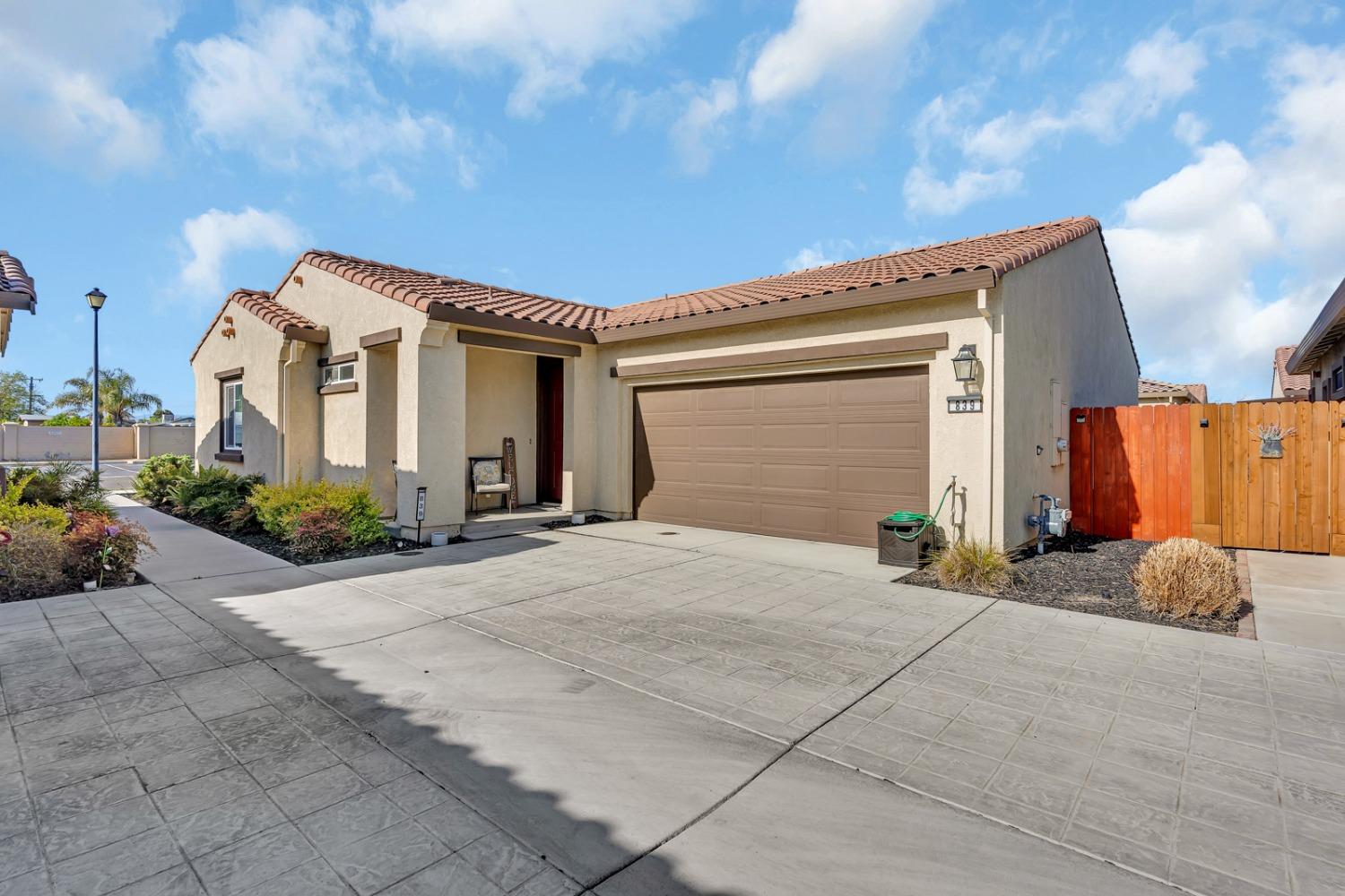 Detail Gallery Image 1 of 50 For 839 Fritz Dr, Los Banos,  CA 93635 - 2 Beds | 2 Baths