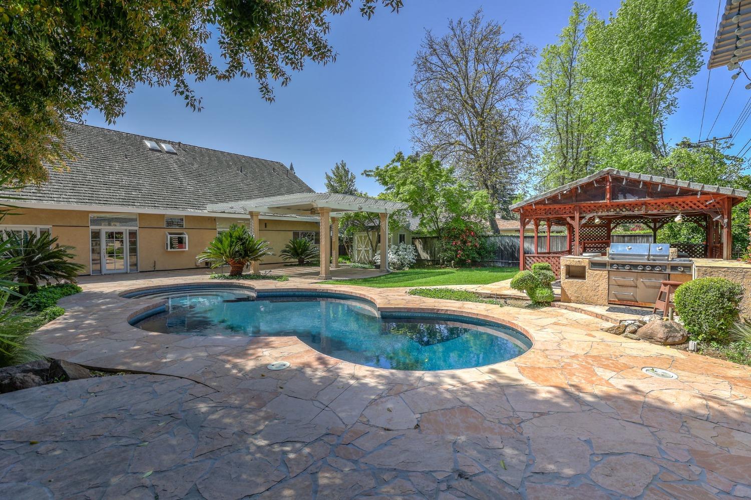 Photo of 4209 American River Dr in Sacramento, CA